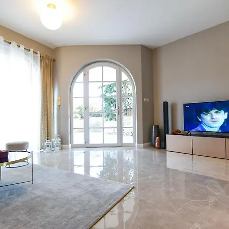 Melani Near Center Апартаменты Задар